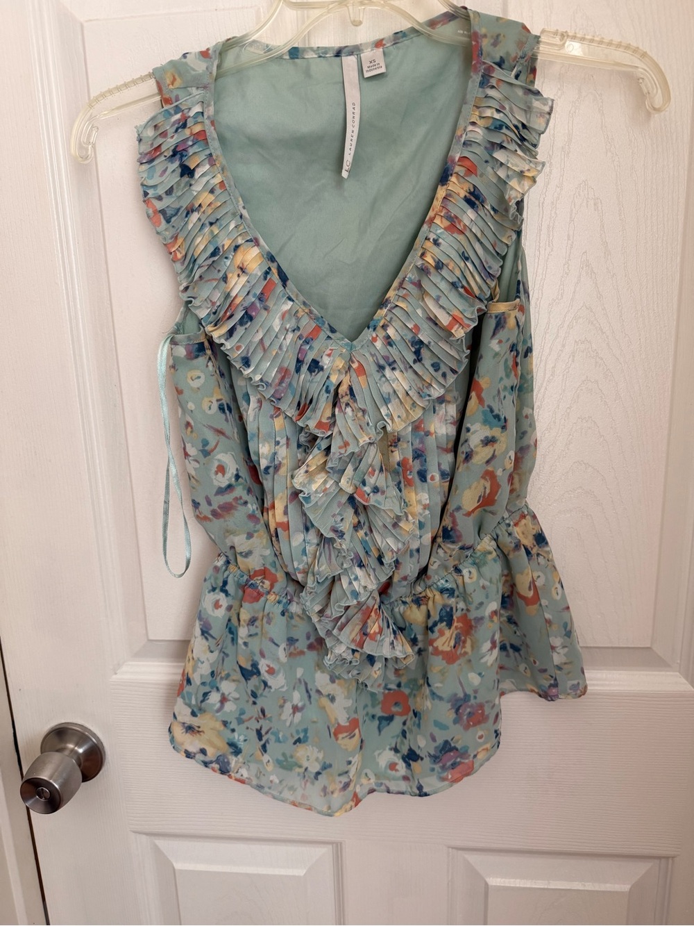 LC Lauren Conrad Mint Green Pleated Floral Ruffle Top, Size XS, EUC